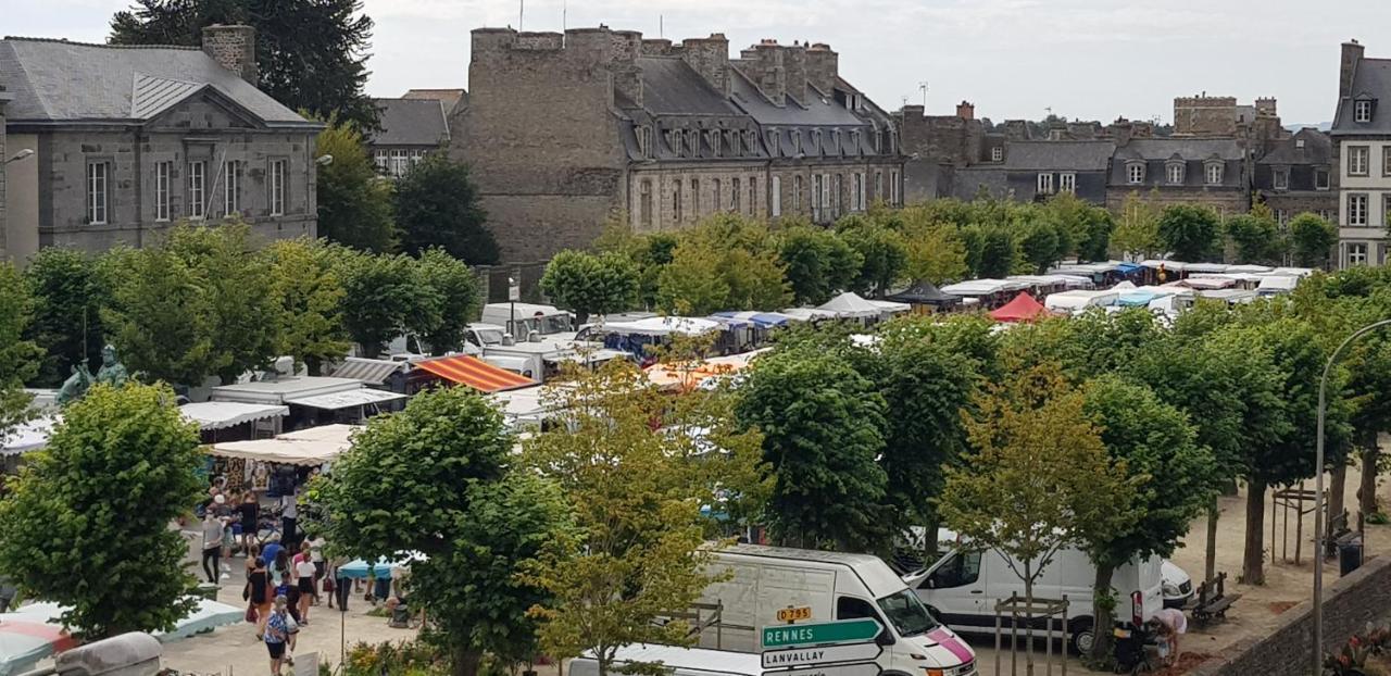 Les Appartements Du Marche ดีน็อง ภายนอก รูปภาพ