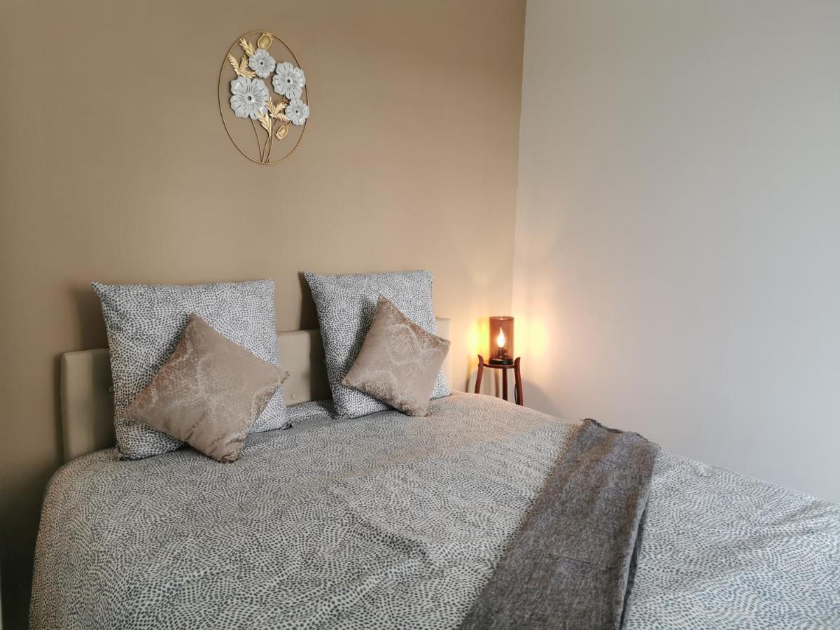 Les Appartements Du Marche ดีน็อง ภายนอก รูปภาพ