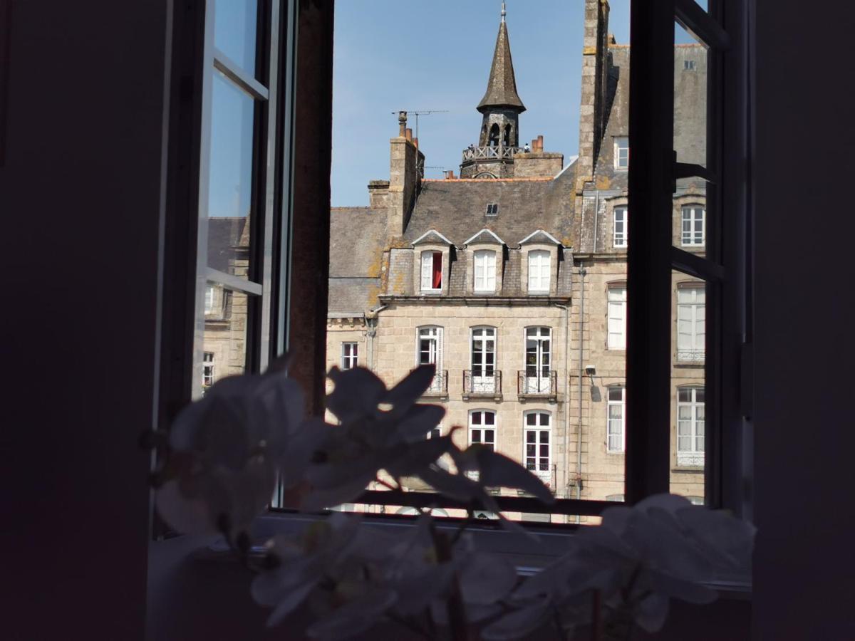 Les Appartements Du Marche ดีน็อง ภายนอก รูปภาพ