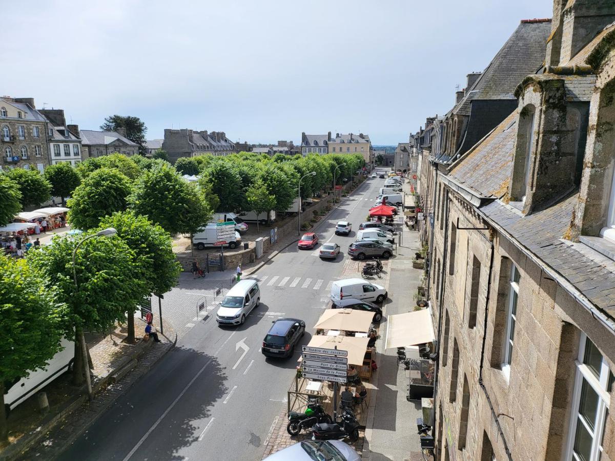 Les Appartements Du Marche ดีน็อง ภายนอก รูปภาพ